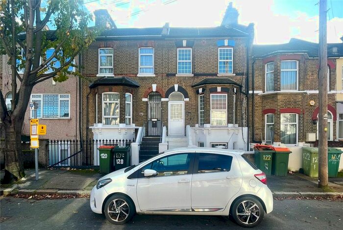 3 Bedroom Flat To Rent In Upton Park Road, Forest Gate, London, E7