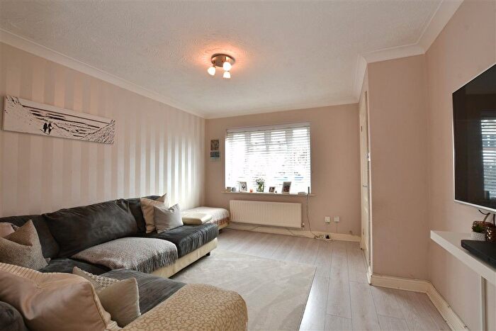 3 Bedroom Terraced House For Sale In Carlyle Gardens, Wickford, Essex, SS12