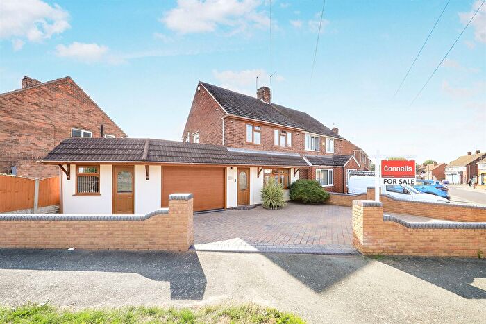 3 Bedroom Semi-Detached House For Sale In Hilton Road, Lanesfield, Wolverhampton, WV4
