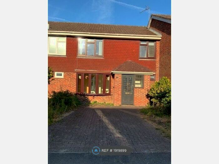 4 Bedroom Terraced House To Rent In Roman Way, Farnham, GU9
