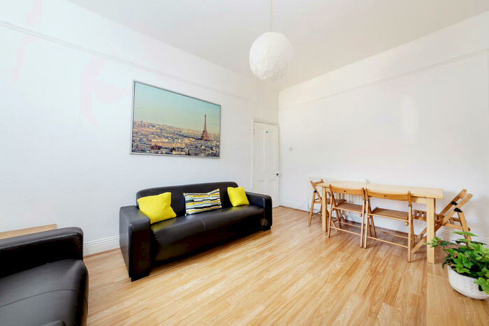 3 Bedroom Apartment To Rent In Bayswater Road, West Jesmond, Newcastle Upon Tyne, NE2