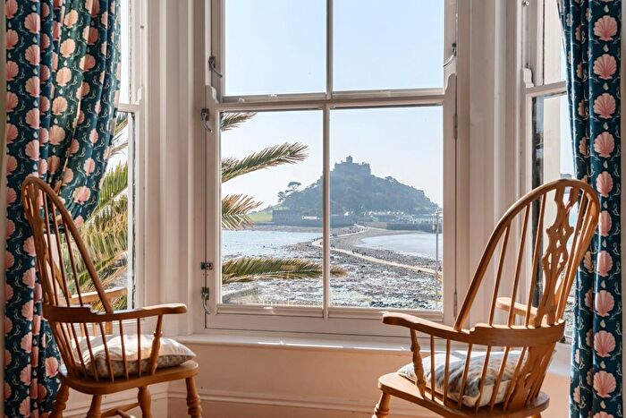 3 Bedroom Maisonette For Sale In North Street, Marazion, TR17