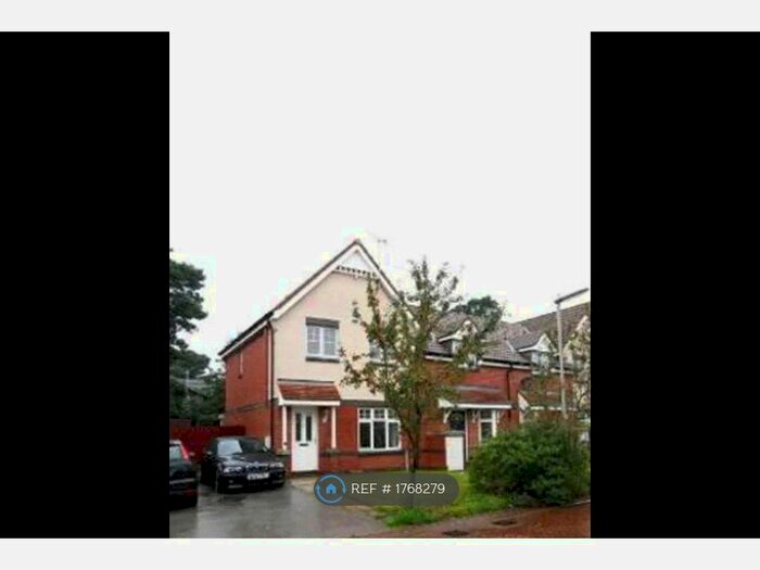 3 Bedroom End Of Terrace House To Rent In Mclaren Fields, Leeds, LS13