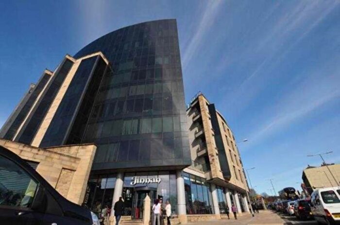 2 Bedroom Flat To Rent In The Gatehaus, Leeds Road, Bradford, BD1