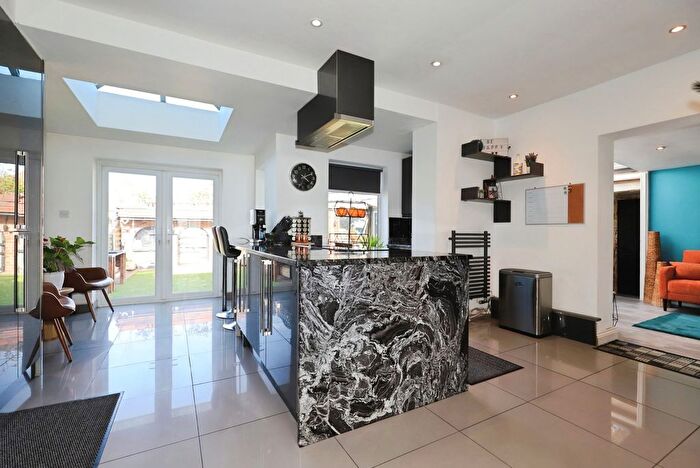 3 Bedroom Semi Detached House For Sale In Hammond Avenue, Wolverhampton, West Midlands, WV10