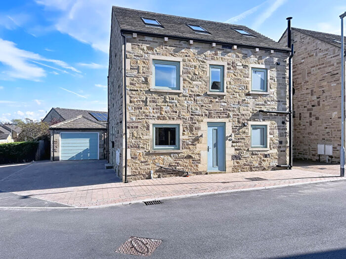 4 Bedroom Detached House To Rent In Darkwood Croft, Addingham, Ilkley, West Yorkshire, LS29