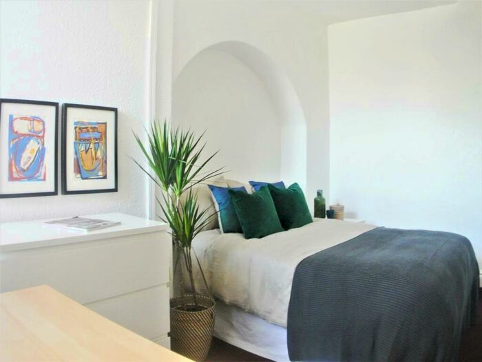 8 Bedroom House To Rent In College Road, Bangor, Gwynedd, LL57