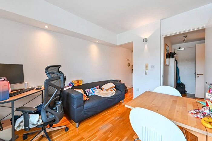 1 Bedroom Flat To Rent In St Pancras Way, King's Cross, London, NW1