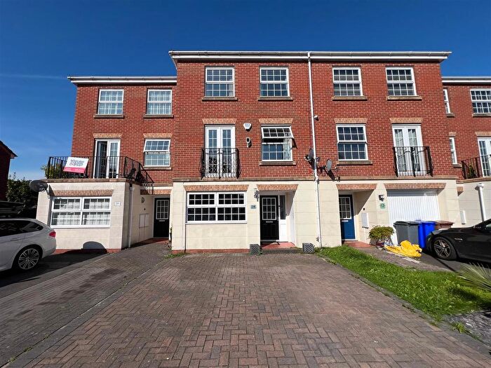 4 Bedroom Terraced House For Sale In Minton Grove, Baddeley Green, Qt., ST2