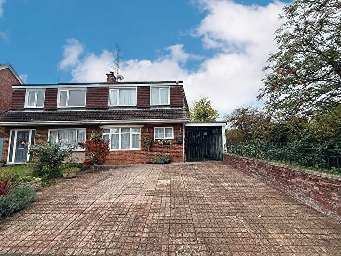 3 Bedroom Semi-Detached House For Sale In Turnpike Drive, Warden Hills, Luton, Bedfordshire, LU3