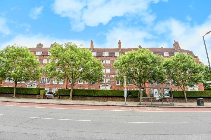 3 Bedroom Flat To Rent In Lebanon Court, Twickenham, TW1