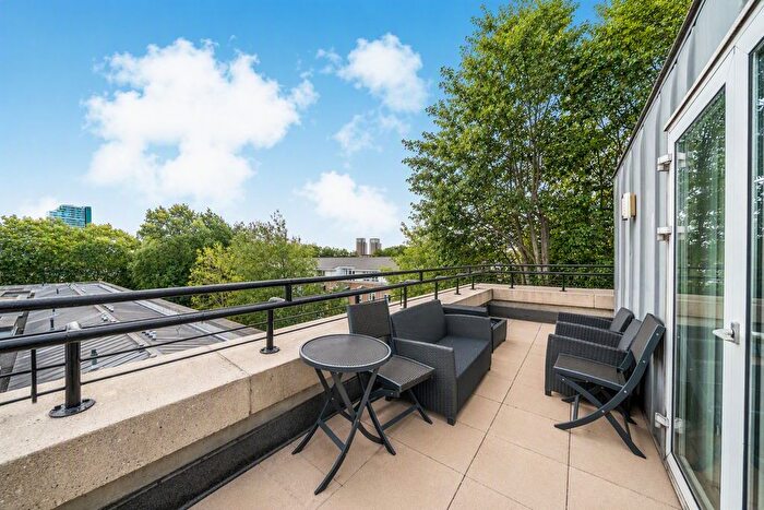 2 Bedroom Flat For Sale In Princes Court, Surrey Quays, London, SE16