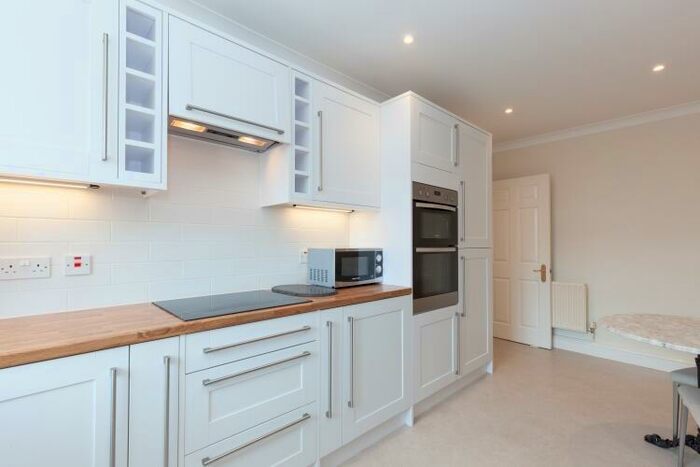 2 Bedroom Apartment To Rent In Bishop Kirk Place, Oxford, OX2