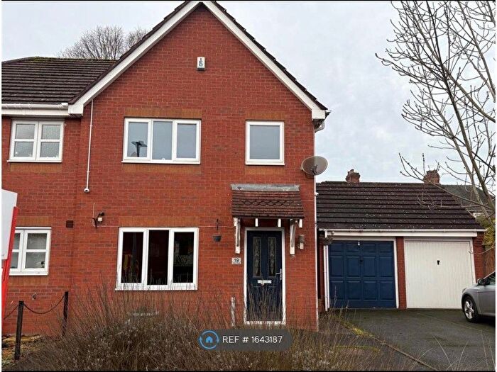 3 Bedroom Semi-Detached House To Rent In Holm Close, Stoke-On-Trent, ST4