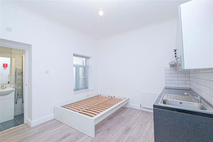 Apartment To Rent In Lancaster Road, Finsbury Park, London, N4