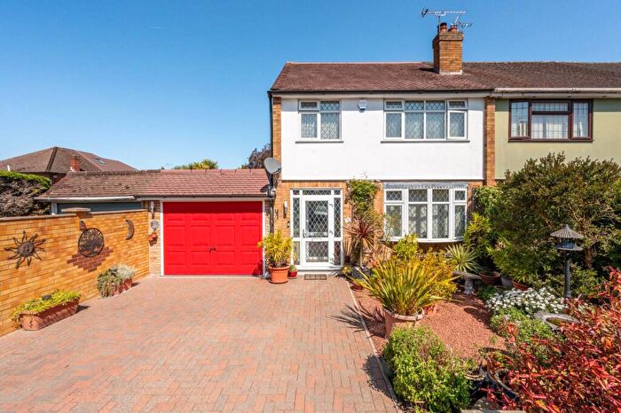 3 Bedroom Semi Detached House For Sale In Amanda Court, Langley, Slough, SL3