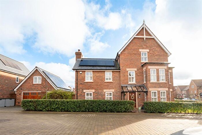 5 Bedroom Detached House For Sale In Goxhill Mews, Burgess Hill, RH15