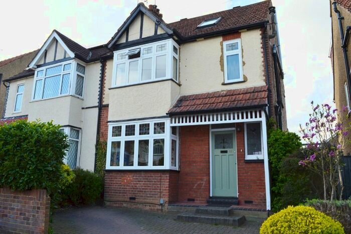 4 Bedroom Semi-Detached House To Rent In Breakspear Avenue, St Albans AL1