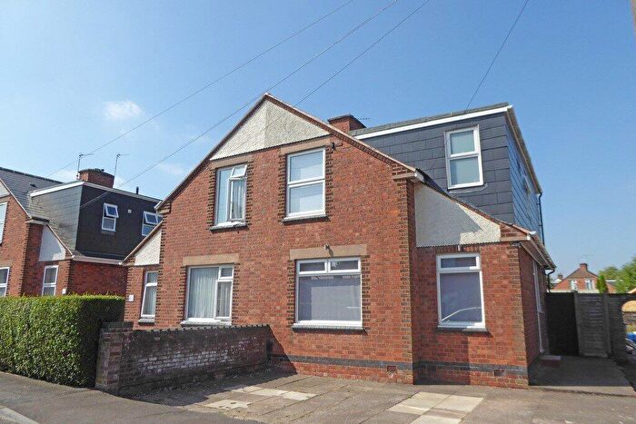 3 Bedroom Semi-Detached House To Rent In Waverley Road, Leamington Spa, Warwickshire, CV31