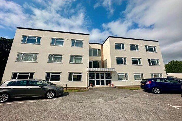 2 Bedroom Flat To Rent In Wallace Road, Broadstone, BH18