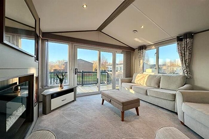 Park Home For Sale In Sleaford Road, Tattershall, Lincoln, LN4