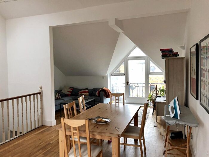 2 Bedroom Flat To Rent In Broomgrove Road, London, SW9