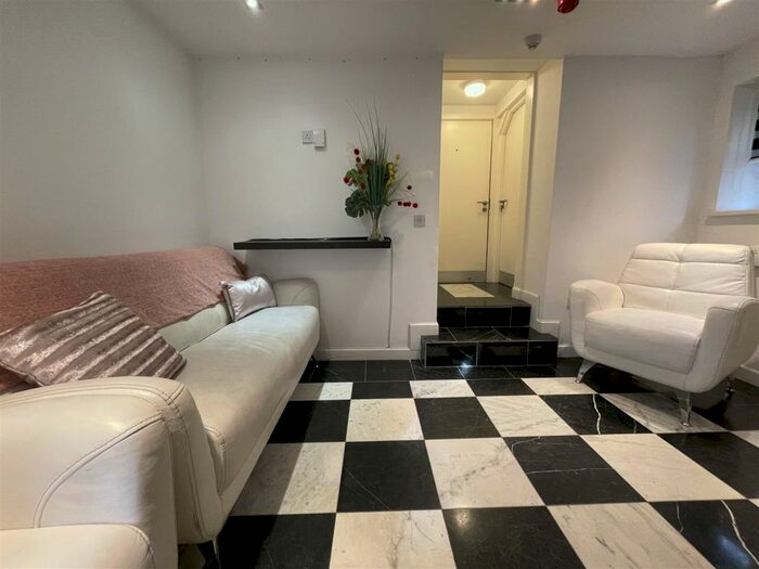 1 Bedroom Flat To Rent In The Parade, Roath, Cardiff, CF24