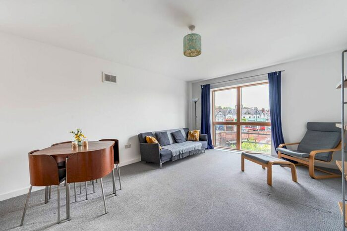 1 Bedroom Flat To Rent In Walm Lane, Willesden, London, NW2