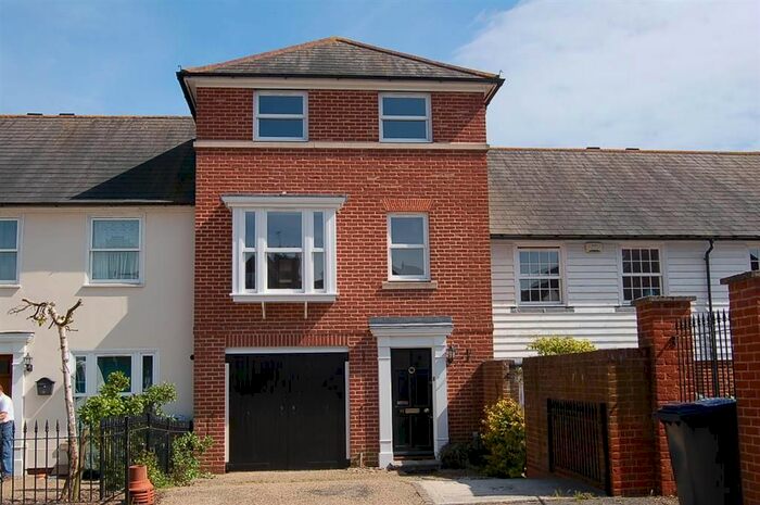 3 Bedroom Town House To Rent In Carriage Mews, Canterbury, CT2