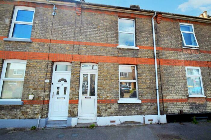 3 Bedroom House To Rent In Beacon Road, Chatham, ME5