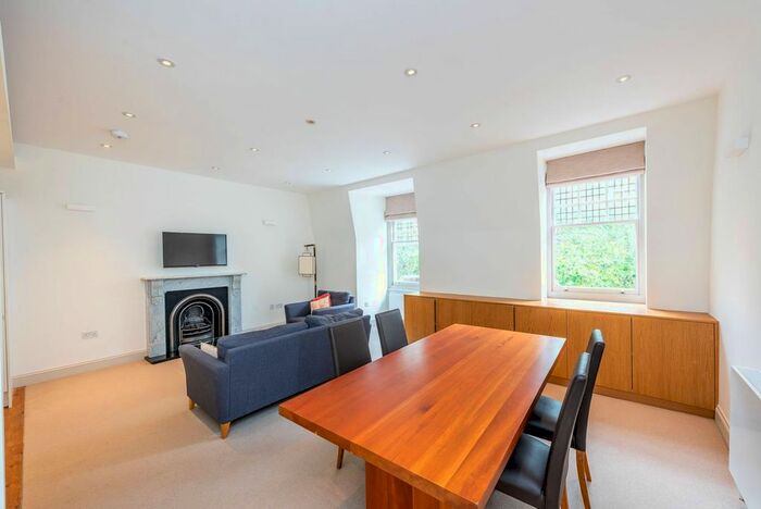 2 Bedroom Flat To Rent In Lower Sloane Street, Chelsea, London, SW1W