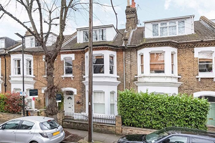 3 Bedroom Flat To Rent In Upham Park Road, Chiswick, W4