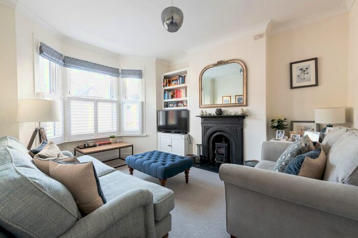 3 Bedroom Maisonette To Rent In Daphne Street, London, SW18