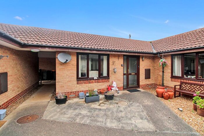 1 Bedroom Terraced Bungalow For Sale In Walcourt Road, Kempston, MK42