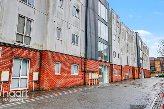 1 Bedroom Apartment For Sale In Hubert Walter Drive, Maidstone, ME16