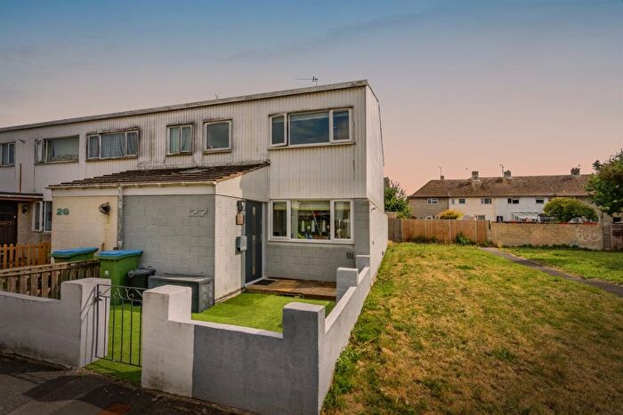 4 Bedroom End Of Terrace House For Sale In Holly Court, Bognor Regis, PO22