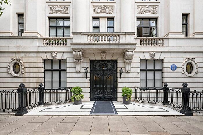 2 Bedroom Flat To Rent In Mansfield Street, London, W1G