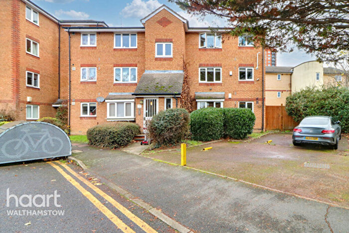 1 Bedroom Apartment For Sale In Greenacre Gardens, Walthamstow, E17