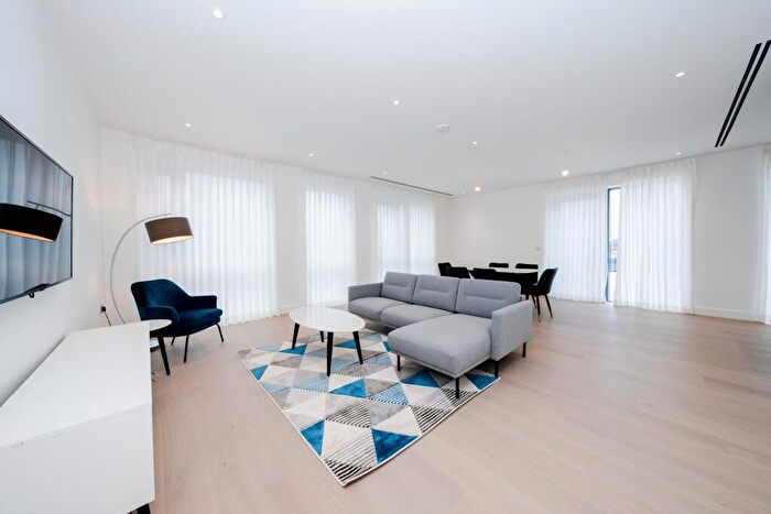 4 Bedroom Apartment To Rent In Flat, Fairbank House, Beaufort Square, London, NW9