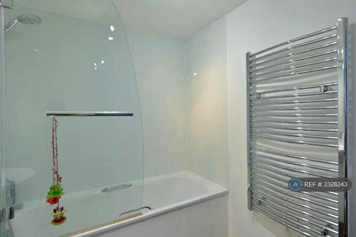 1 Bedroom Flat To Rent In Aquarelle House, London, EC1V