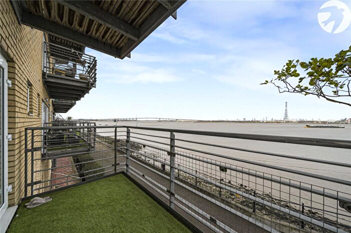 2 Bedroom Flat For Sale In Lightermans Way, Greenhithe, Kent, DA9