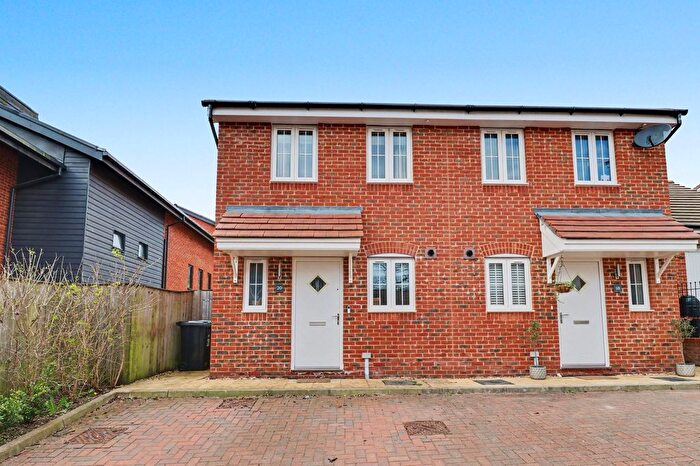 2 Bedroom Semi Detached House For Sale In Kingsmill Drive, Fair Oak, SO50