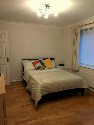 Property To Rent In Hoptree Close, London, N12