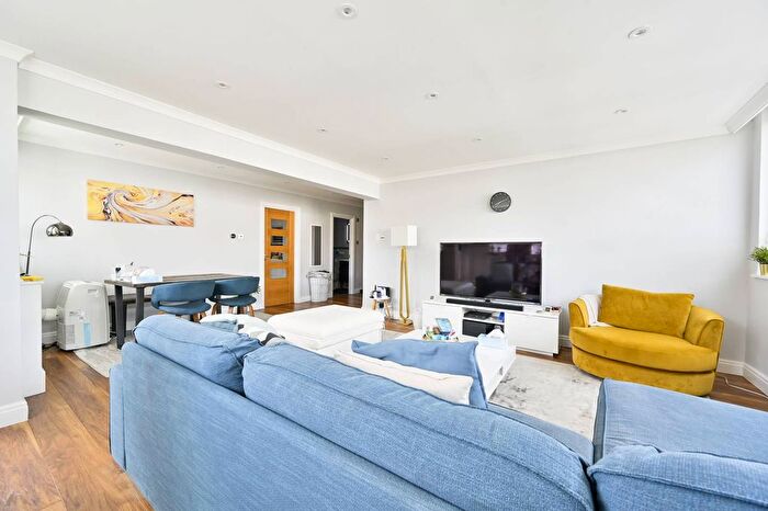 2 Bedroom Flat To Rent In Little Venice, Little Venice, London, W9