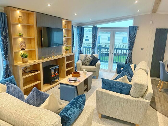2 Bedroom Mobile/park Home For Sale In Manor Park Holiday Park, Manor Road, Hunstanton, PE36