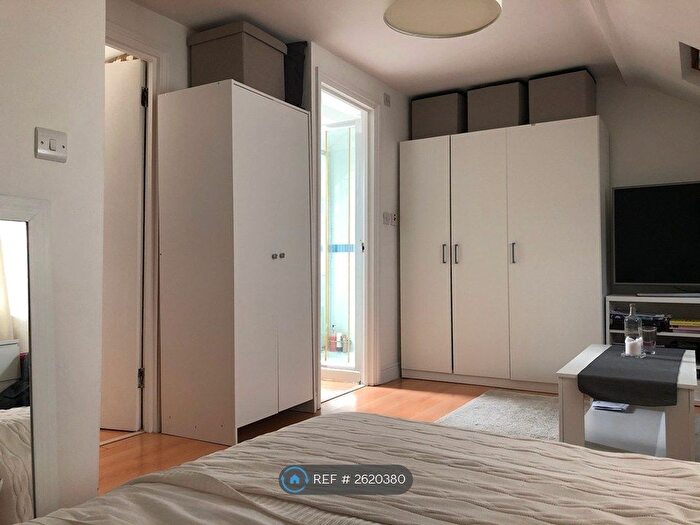 Studio To Rent In Brockley Road, London, SE4