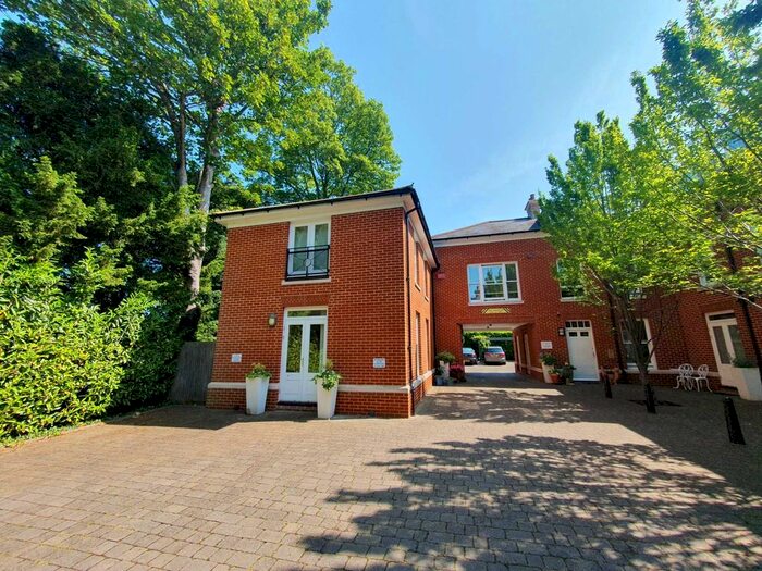 2 Bedroom Flat To Rent In New Dover Road, Canterbury, CT1