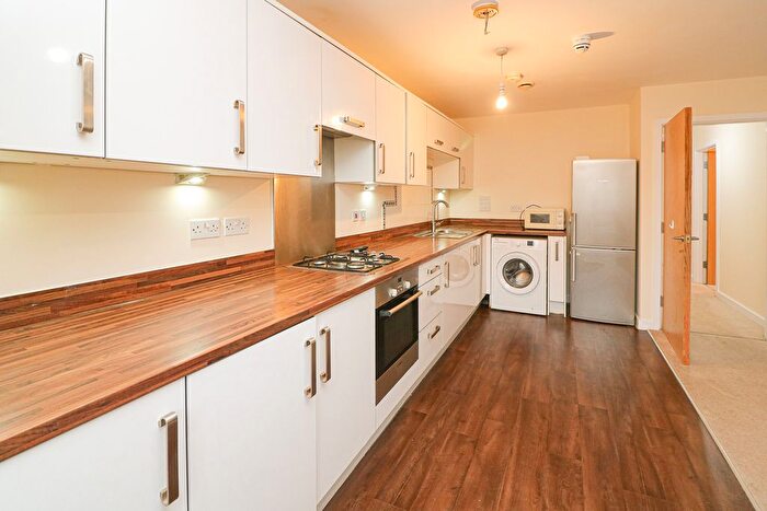 2 Bedroom Flat To Rent In Cairns Avenue, London, SW16
