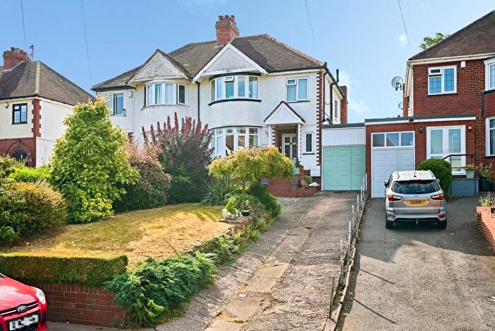 3 Bedroom Semi Detached House For Sale In Stoney Lane, Walsall, West Midlands, WS3