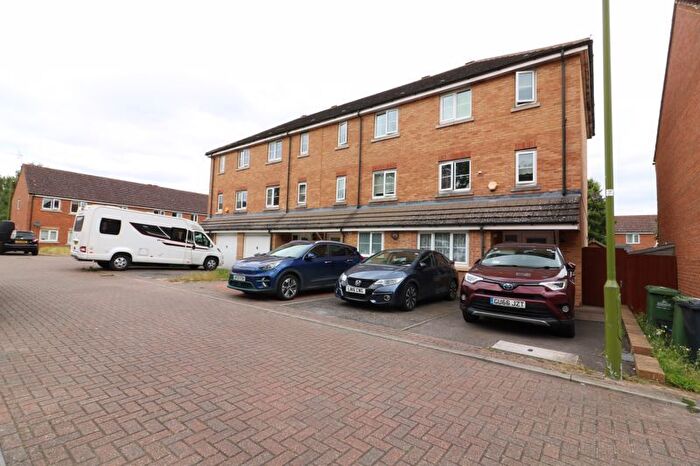 3 Bedroom Town House To Rent In Michigan Close, Broxbourne, EN10
